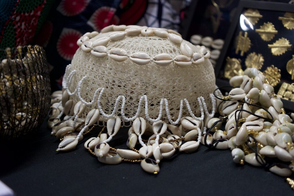 Coiffe en cauris page d'accueil