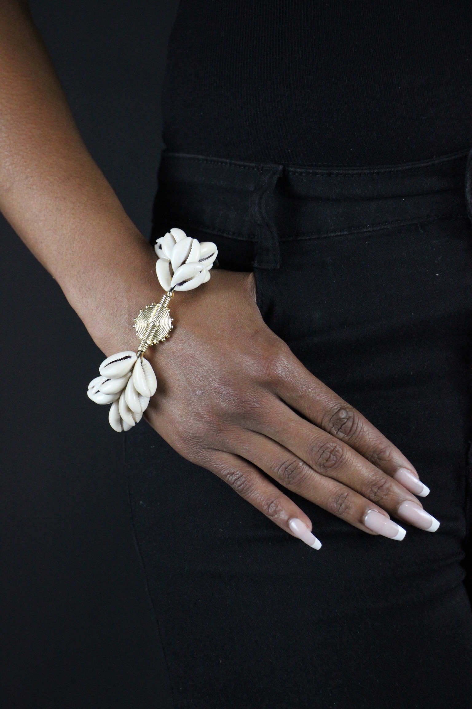 bracelet en Poids Akan avec cauris - Cascade de cauris