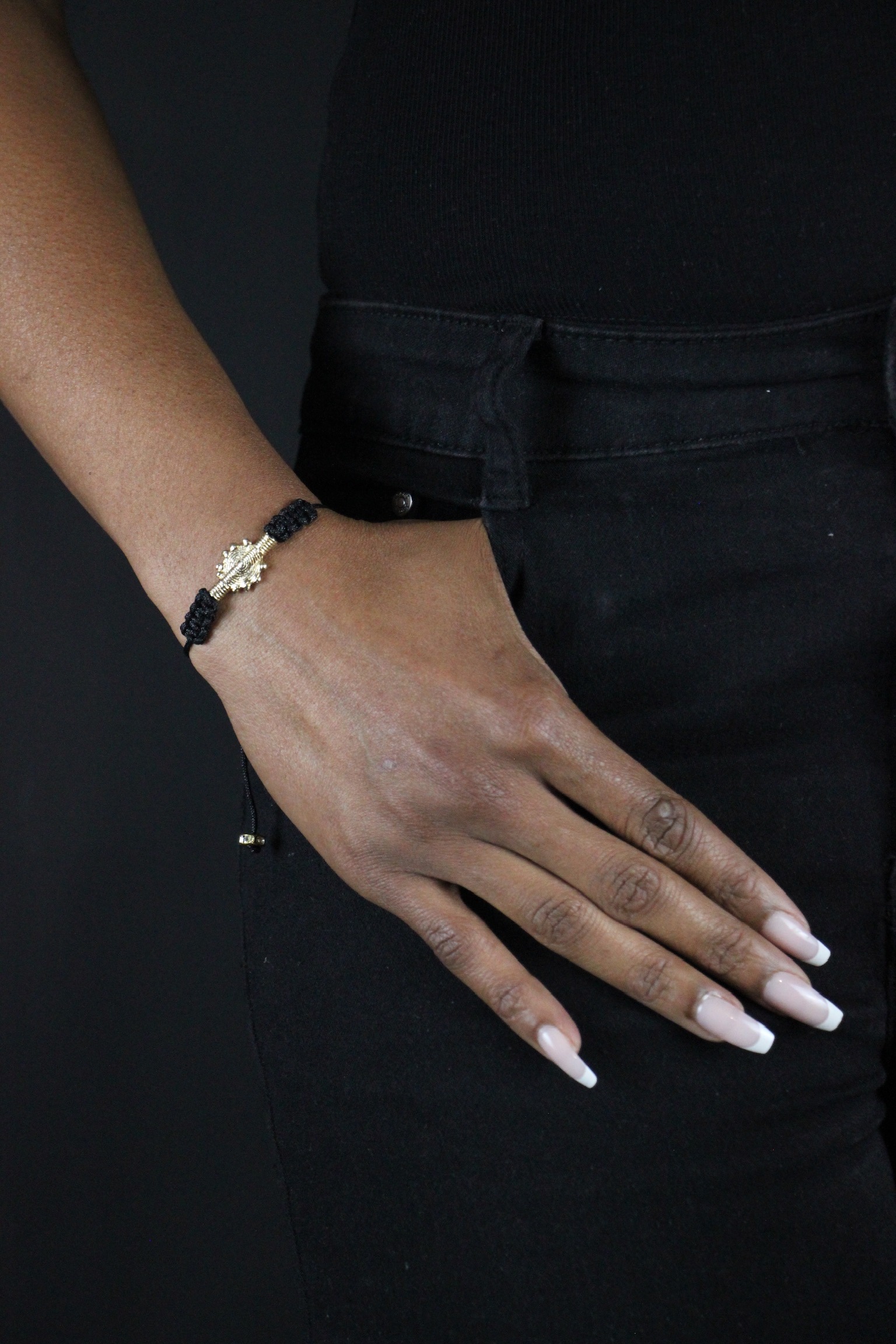 Bracelet cordon ficelle et Poids Akan Soleil