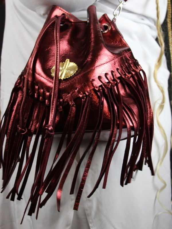 SAC EN CUIR NOIR À FRANGES AVEC POIDS AKAN - Bordeaux