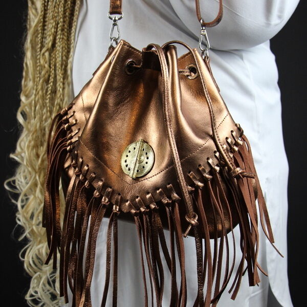 SAC EN CUIR NOIR À FRANGES AVEC POIDS AKAN - Bronze