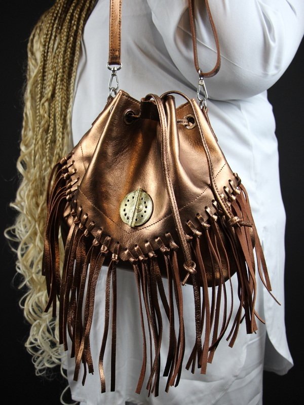 SAC EN CUIR NOIR À FRANGES AVEC POIDS AKAN - Bronze