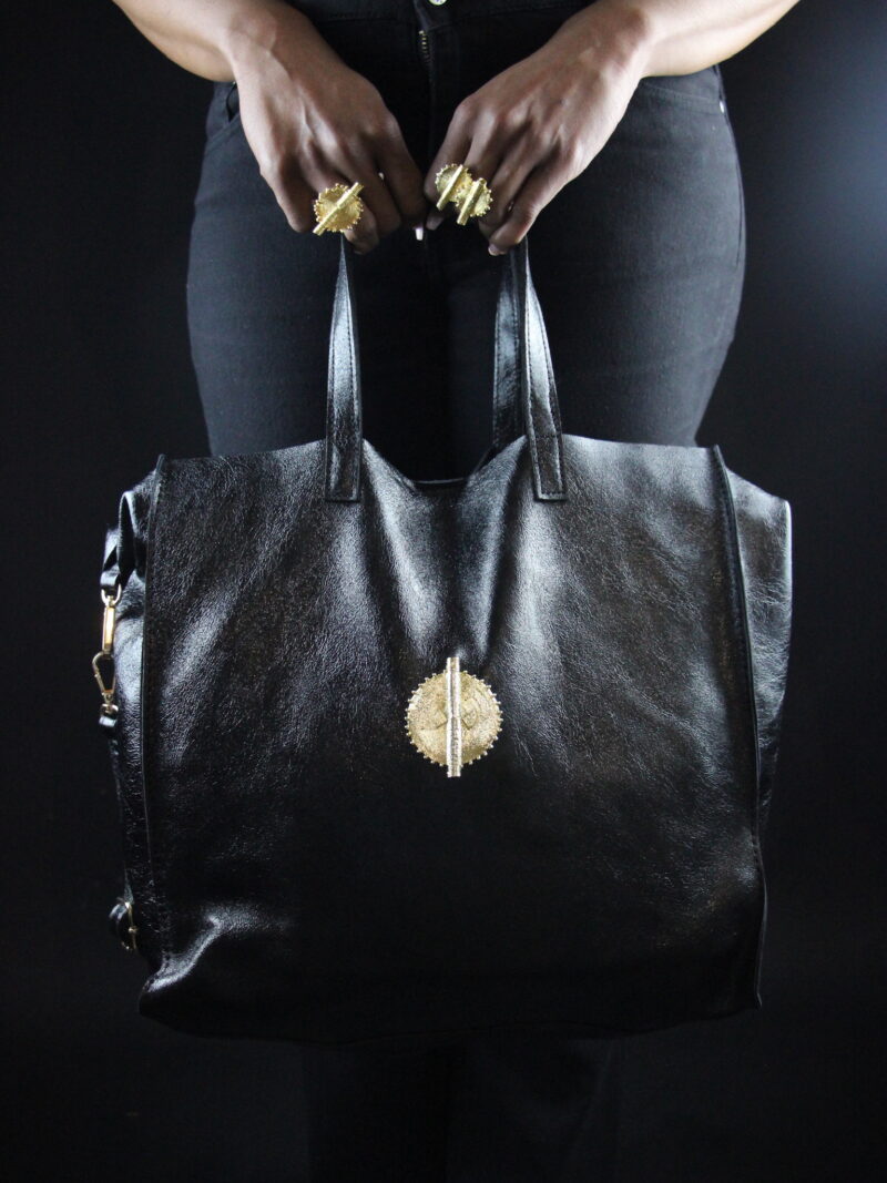 SAC AKAN ESSENTIEL EN CUIR MÉTALLISÉ NOIR