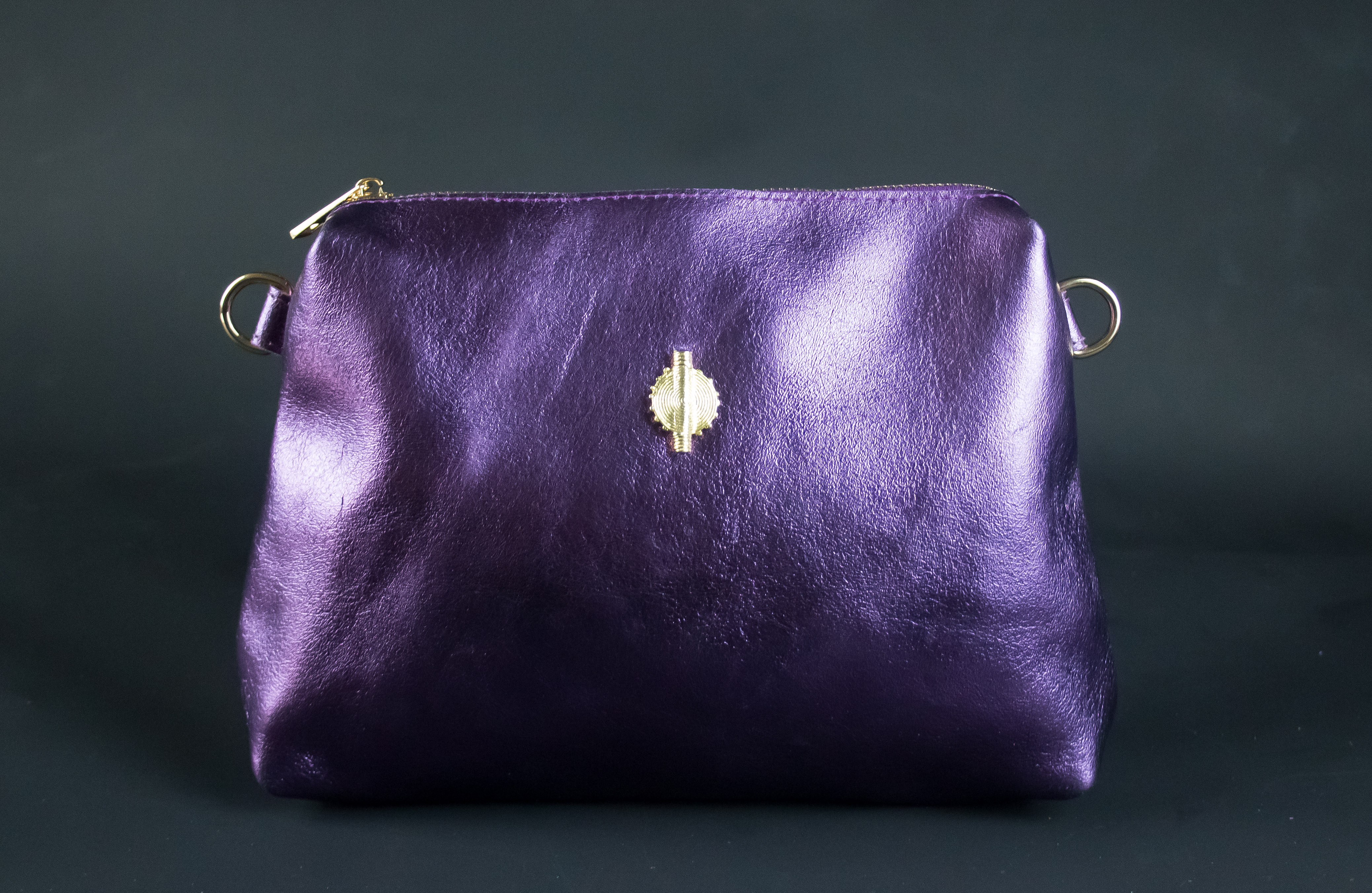 SAC AKAN ESSENTIEL EN CUIR MÉTALLISÉ VIOLET