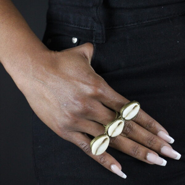 Bague avec trois cauris