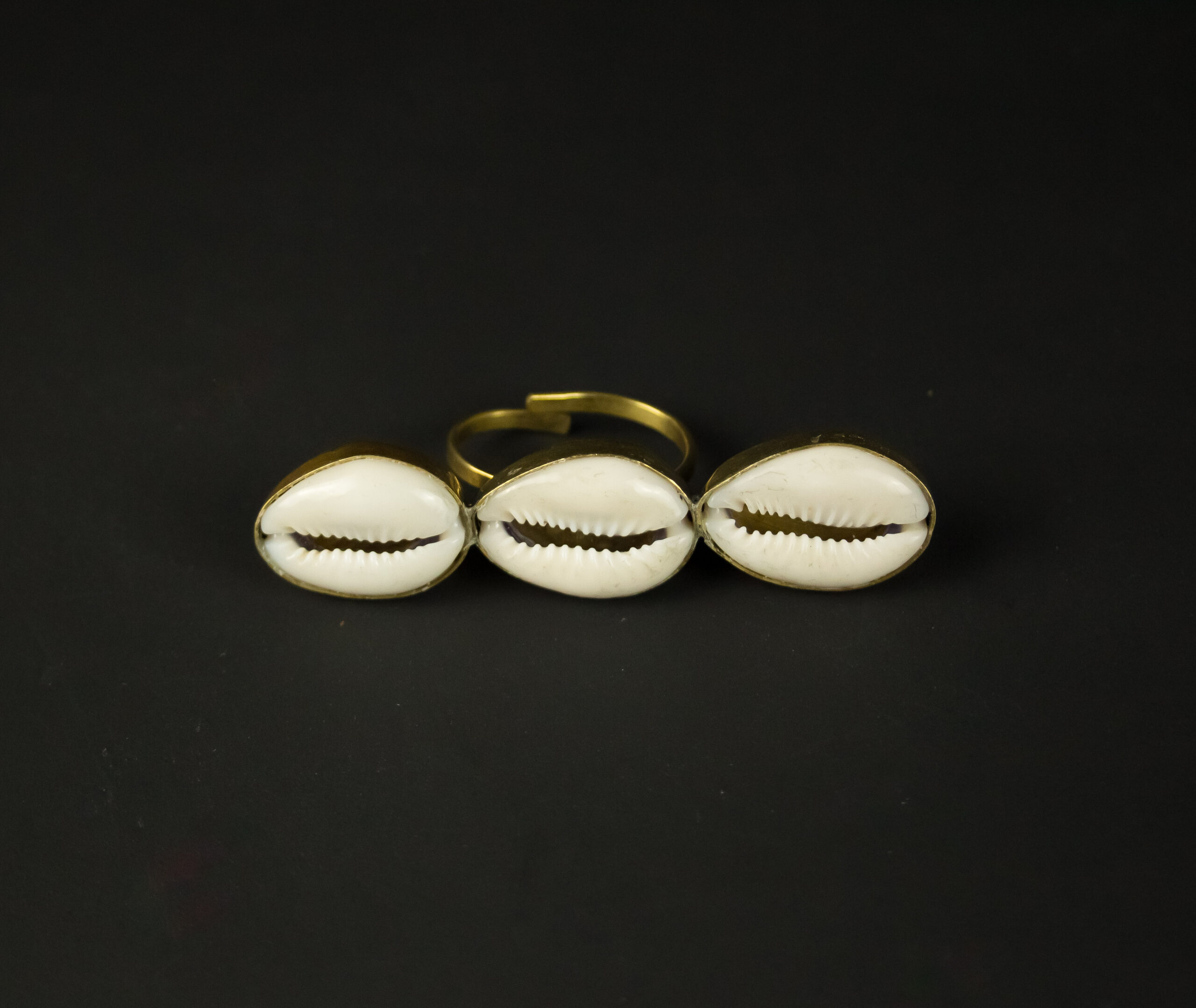 Bague avec trois cauris