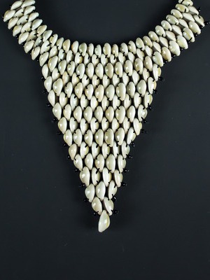 Jojo Creation – Collier en cauris – Vignette