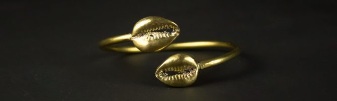 Bracelet double cauris en bronze minimaliste, de la collection de Noël Jojo Création